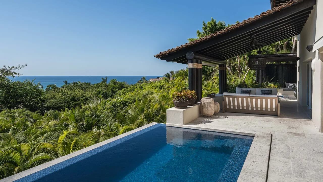 Stylish Oceanview Four Seasons Retreat photo 5