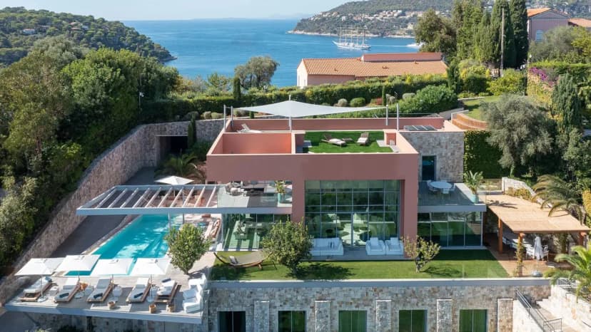 Scenic Villas With Sea View Pools