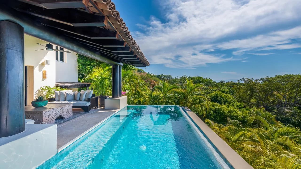 Lavish Four Seasons Resort Escape photo 4