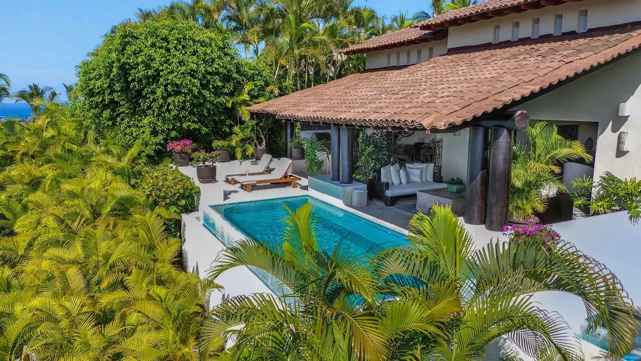 Lavish Four Seasons Resort Escape photo 5