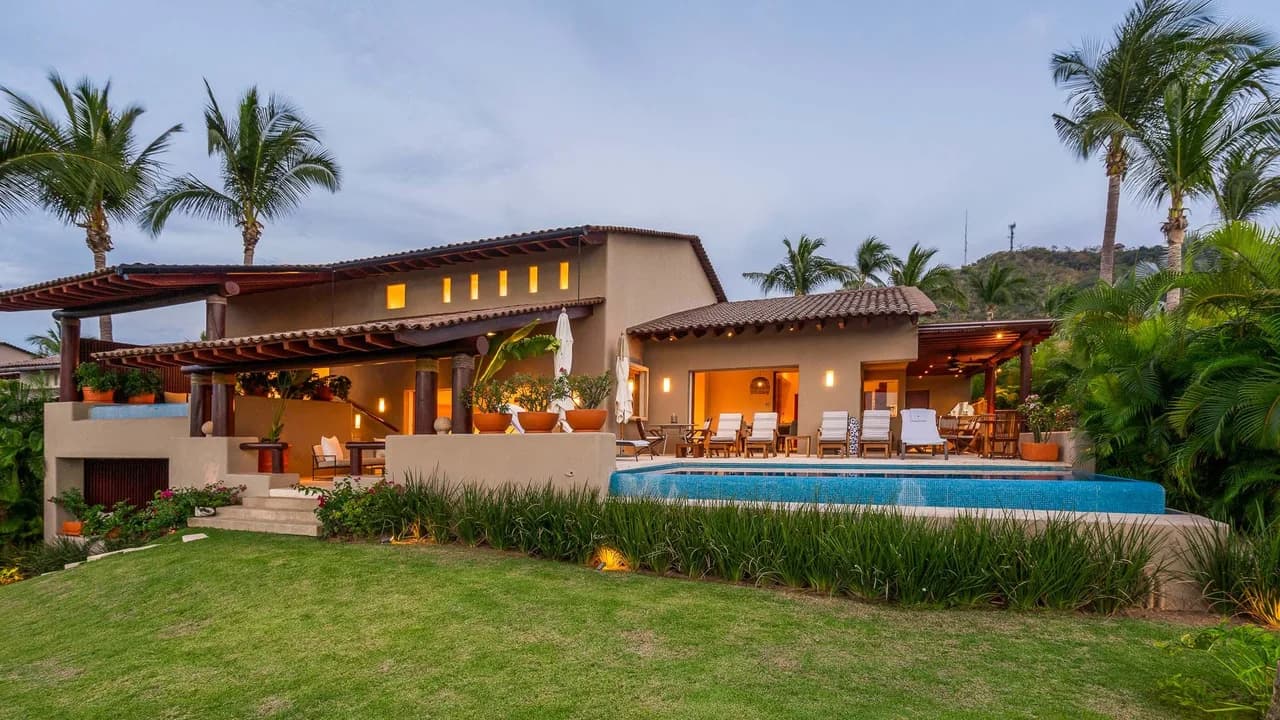 Oceanview Pool and Jacuzzi Escape