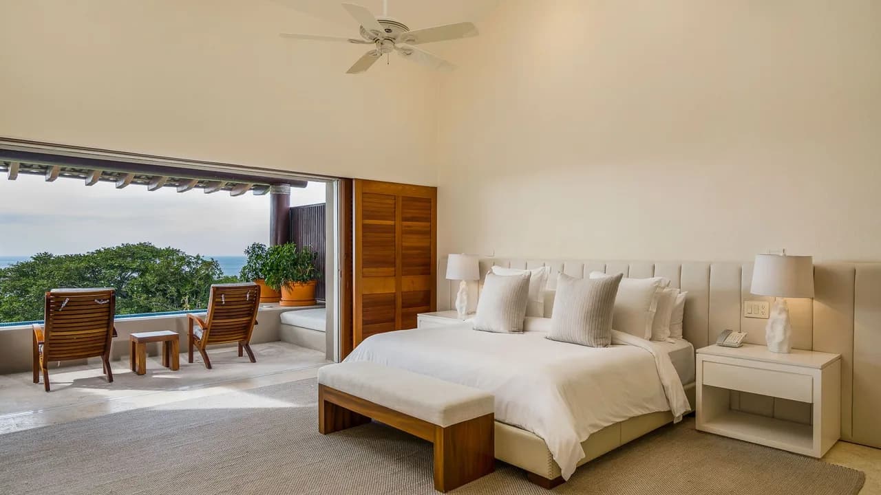 Oceanview Pool and Jacuzzi Escape photo 3
