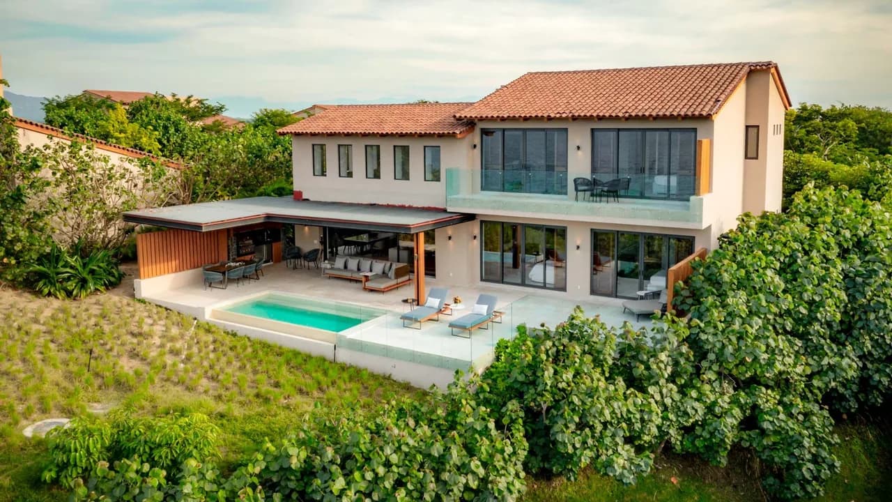 Contemporary Villa Near Kupuri Club