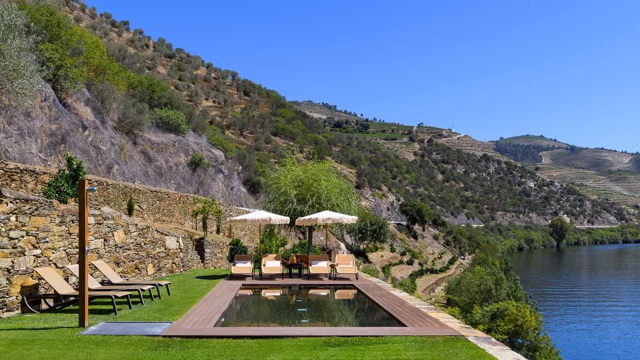 Riverfront Douro Villa With Pool photo 4