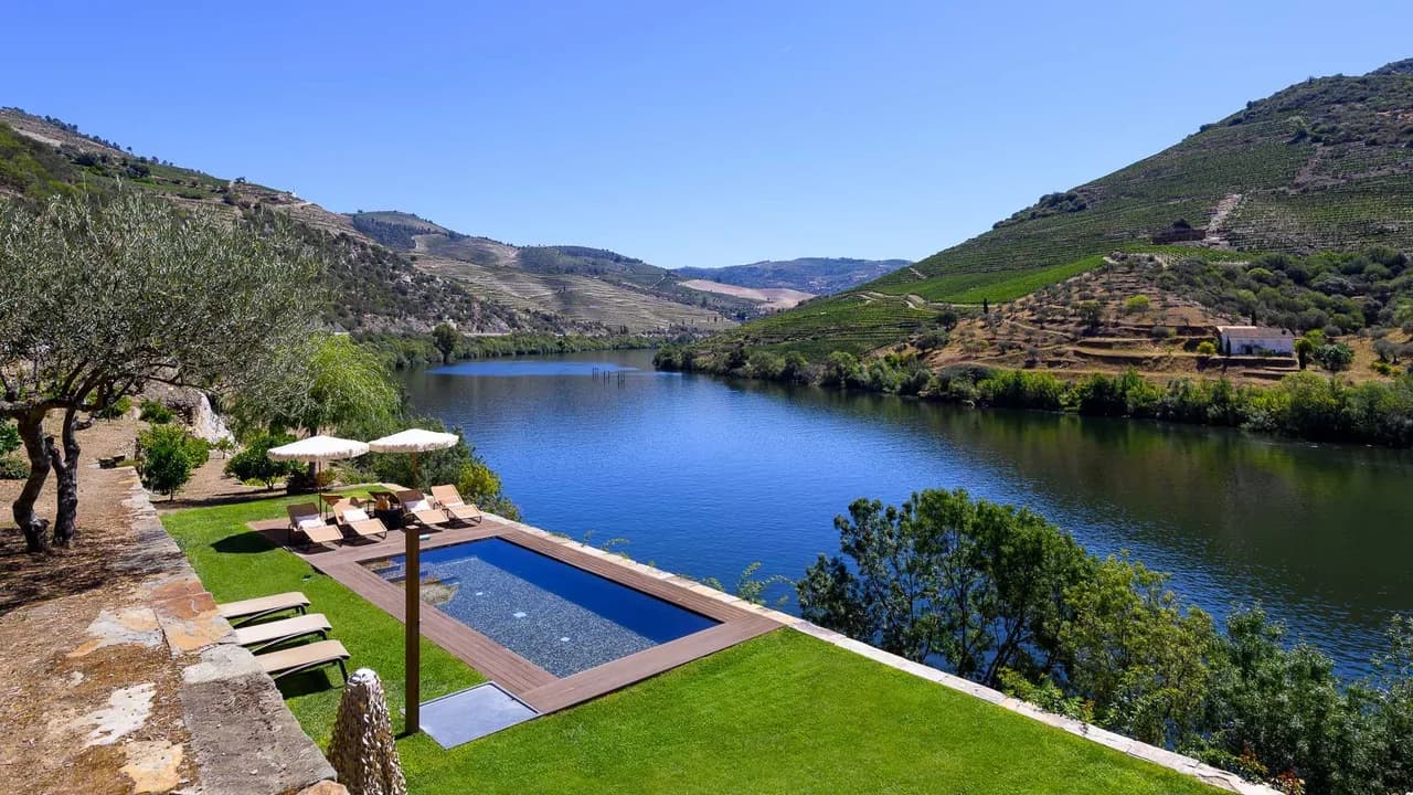 Riverfront Douro Villa With Pool photo 5