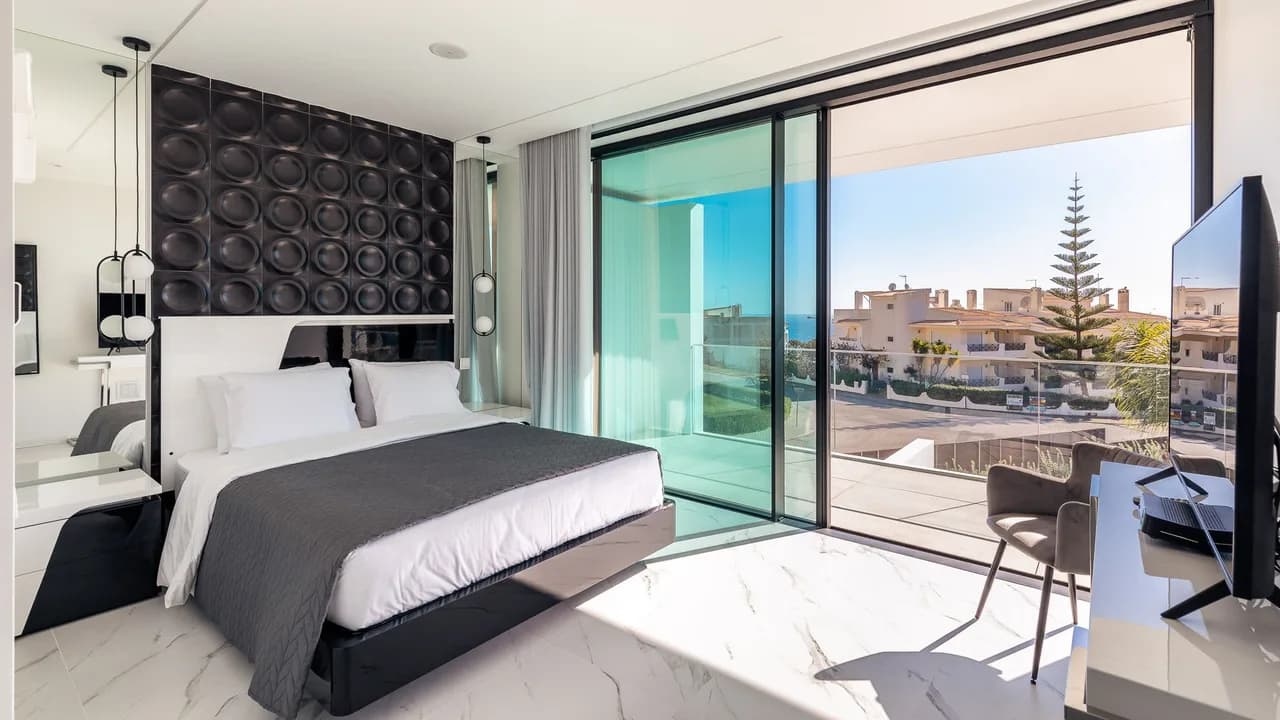 Contemporary Home With Algarve Charm photo 3