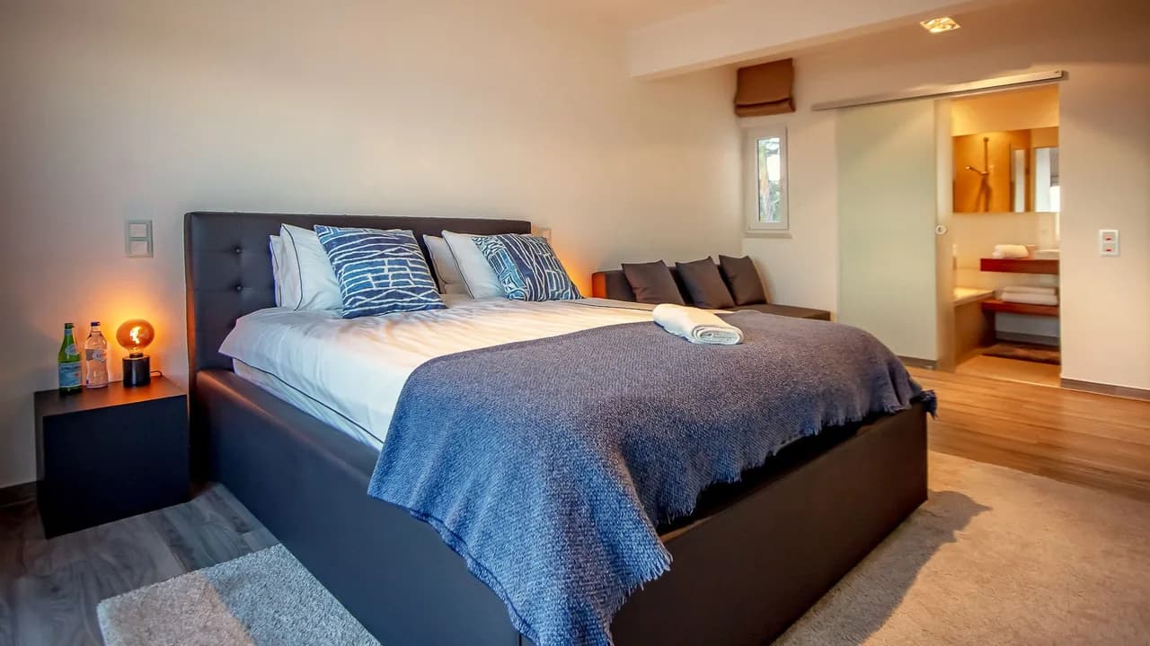 Elegant Coastal Home Near Beach photo 3