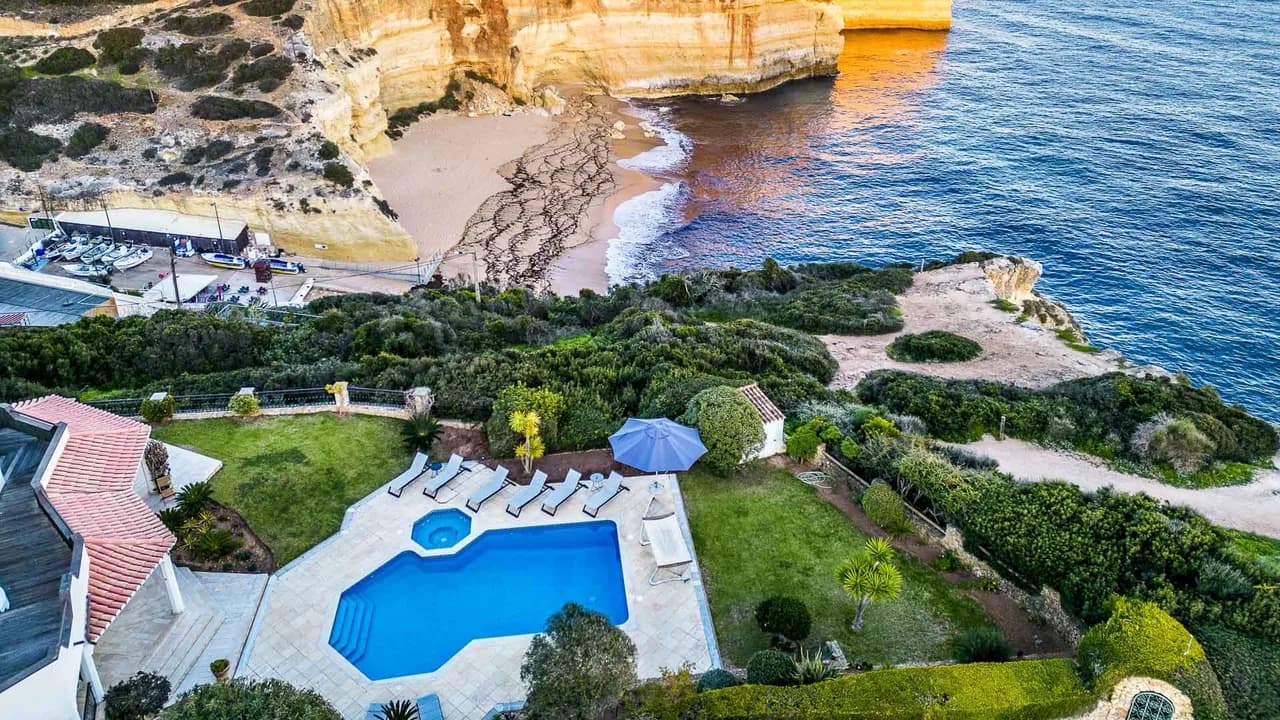 Elegant Coastal Home Near Beach photo 4