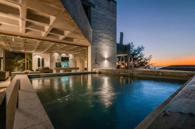 Penthouse Loft with Pool and Views in Cape Town