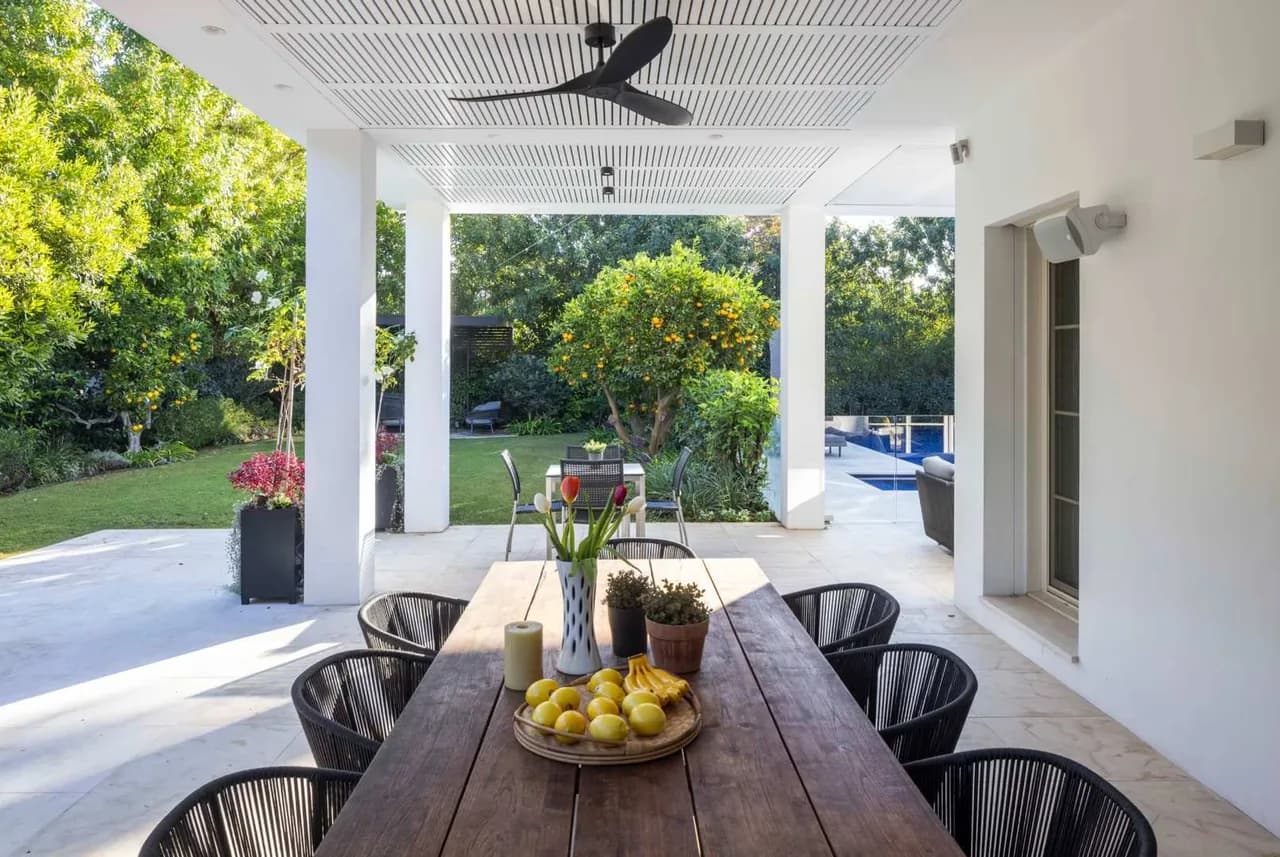 Tranquil Luxe Retreat in Kfar Shmaryahu photo 5