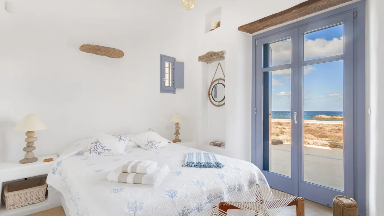 Traditional Design Meets Beachfront Luxury photo 3