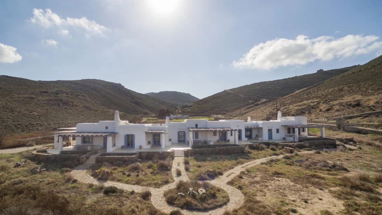 Traditional Design Meets Beachfront Luxury photo 4