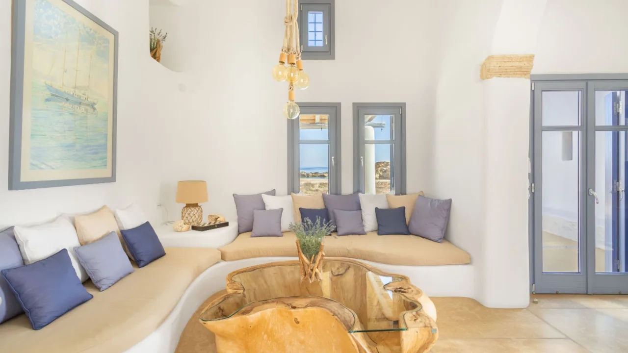 Traditional Design Meets Beachfront Luxury photo 5