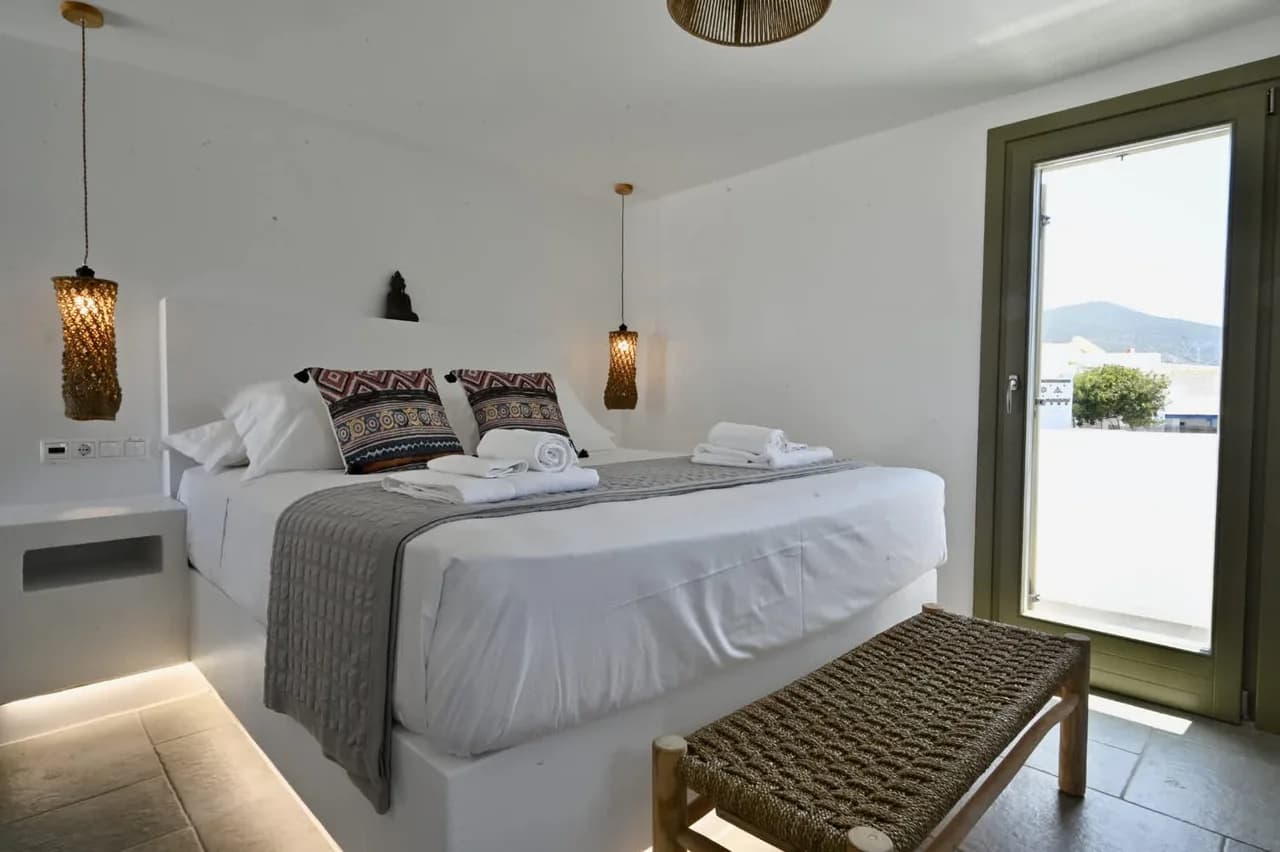 Elegant Villa Near Despotiko Island Views photo 3