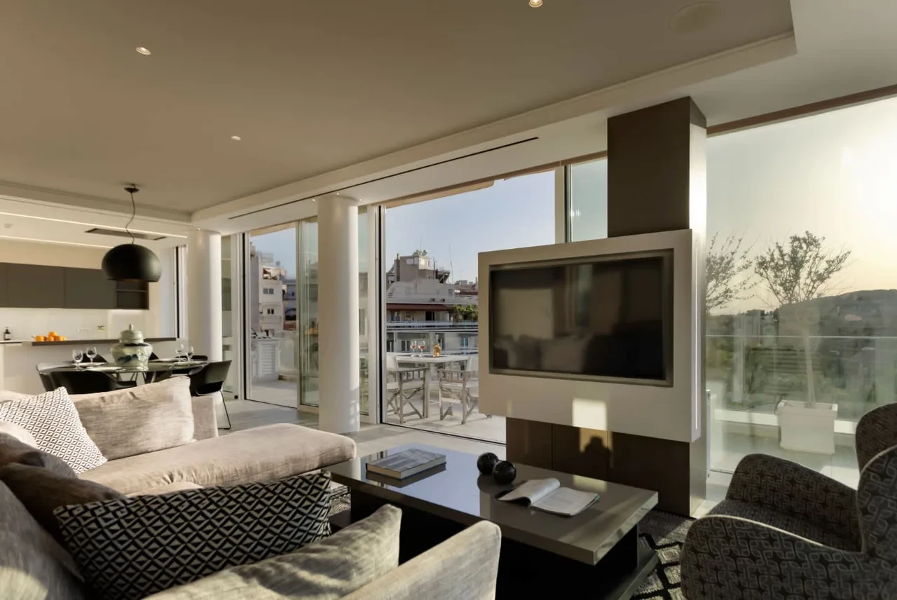 Sleek 2BR Flat With Huge Veranda photo 2
