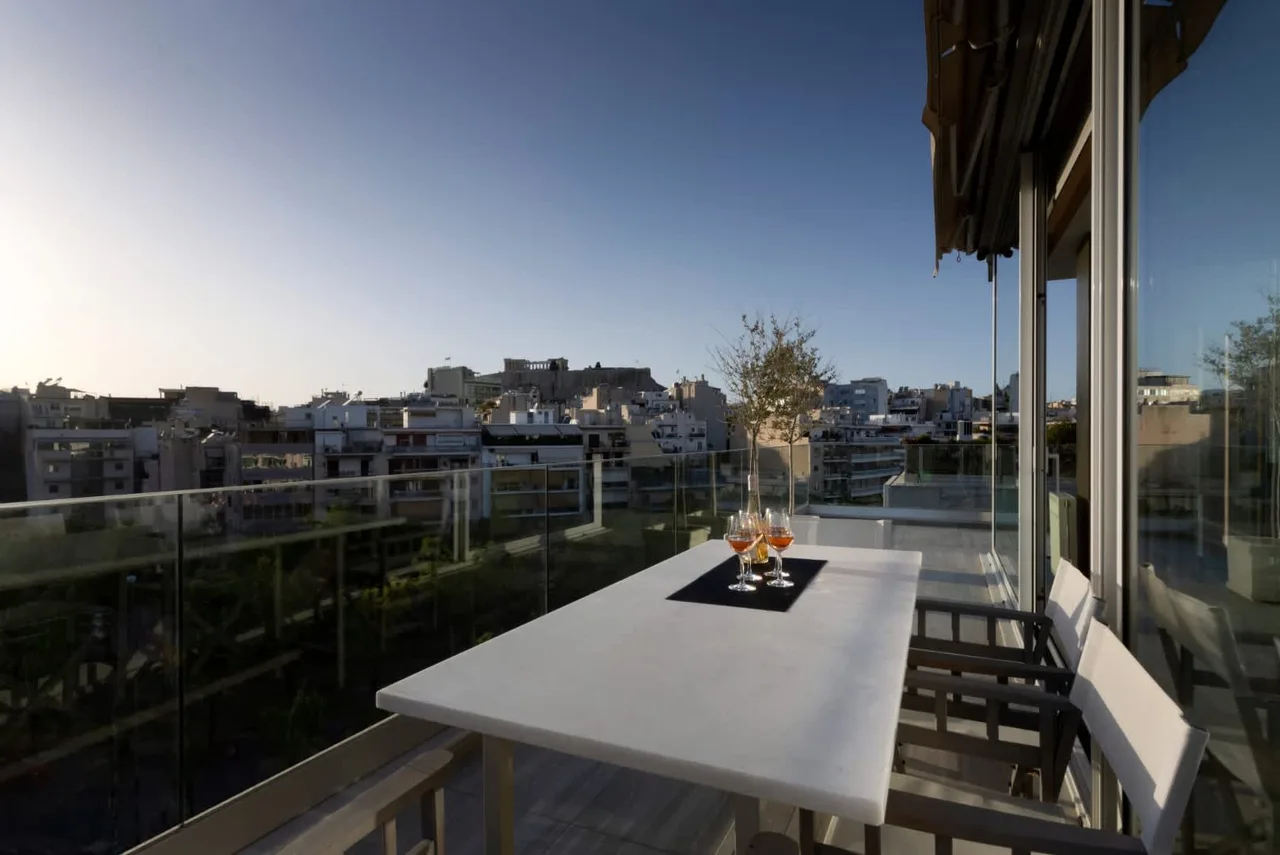 Sleek 2BR Flat With Huge Veranda photo 4