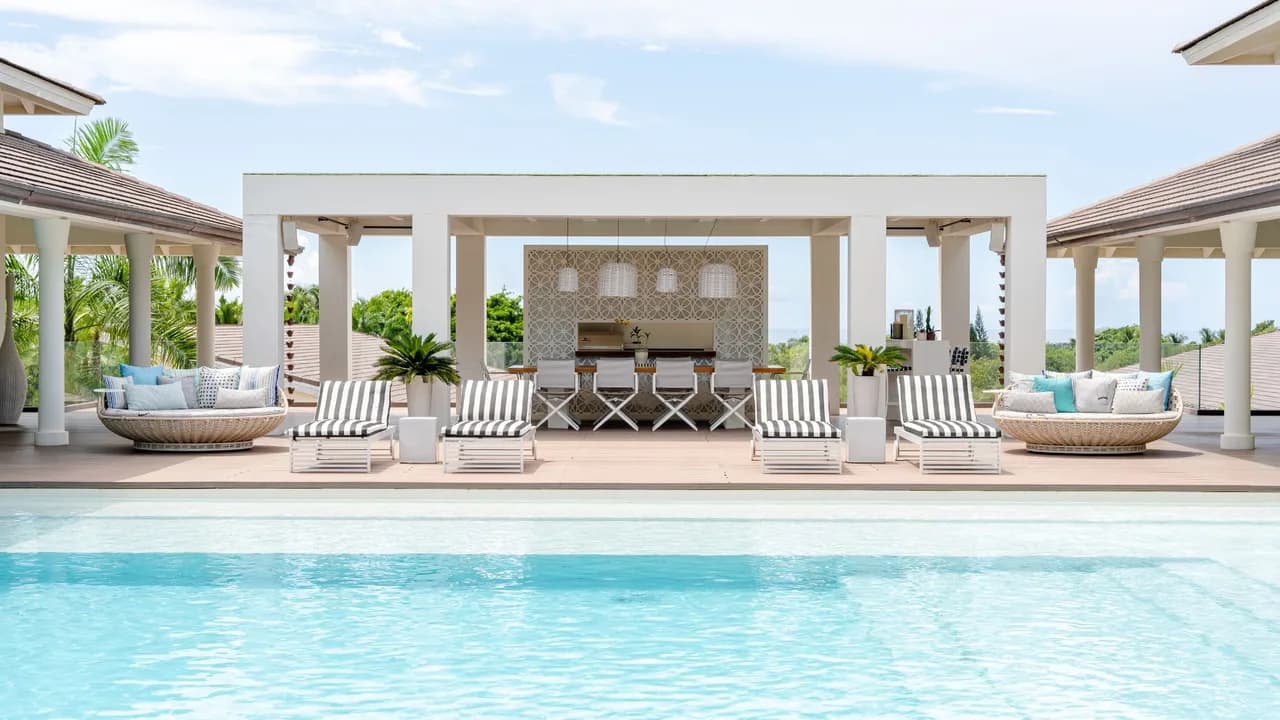 Modern Design Meets Island Luxury photo 4