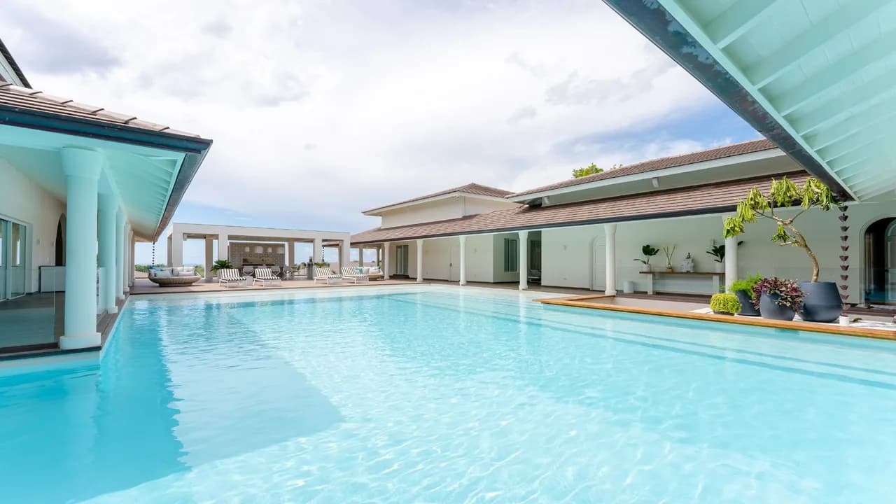 Modern Design Meets Island Luxury photo 5