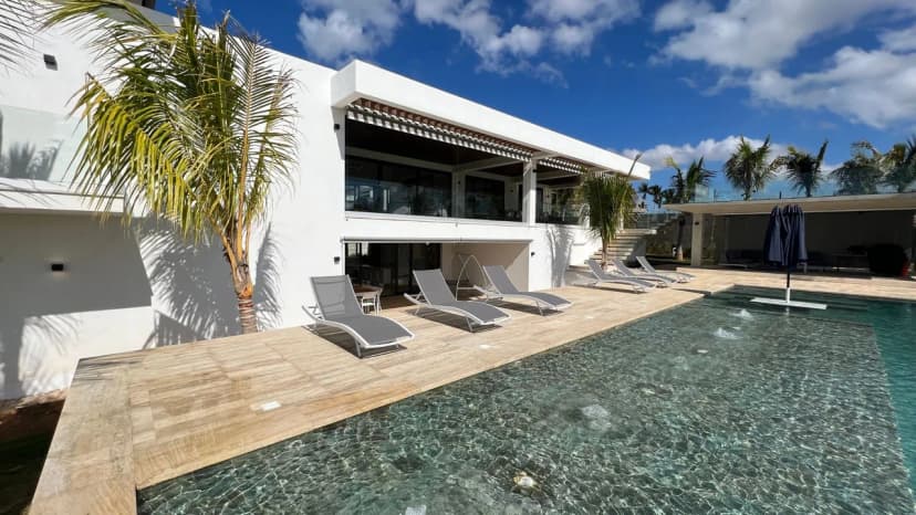 Poolside Luxury in Casa Resort