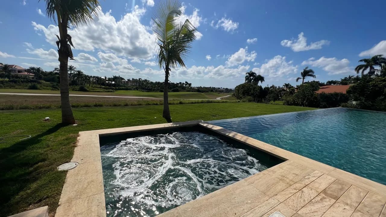 Poolside Luxury in Casa Resort photo 4