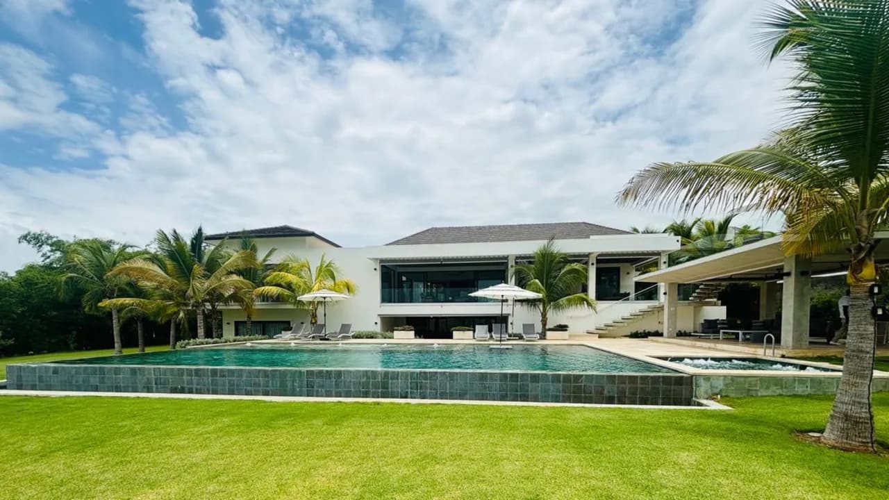 Poolside Luxury in Casa Resort photo 5