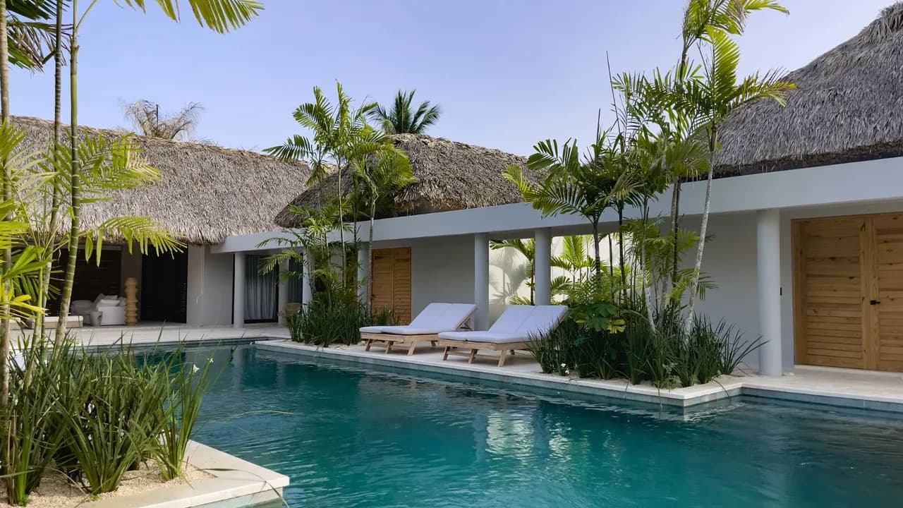 Private Villa Near Minitas Beach