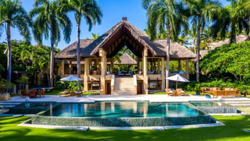 Peaceful Oceanfront Villa With Jacuzzi