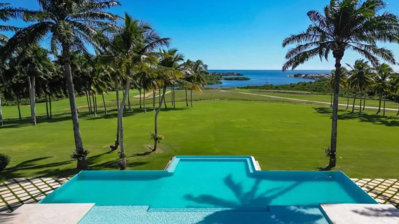 Breathtaking Estate Overlooking Dye Fore photo 4