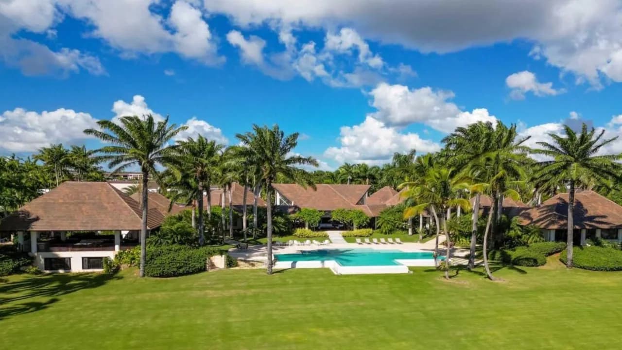 Breathtaking Estate Overlooking Dye Fore photo 5