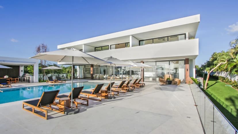 Oceanview Entertaining in Coastal Villa