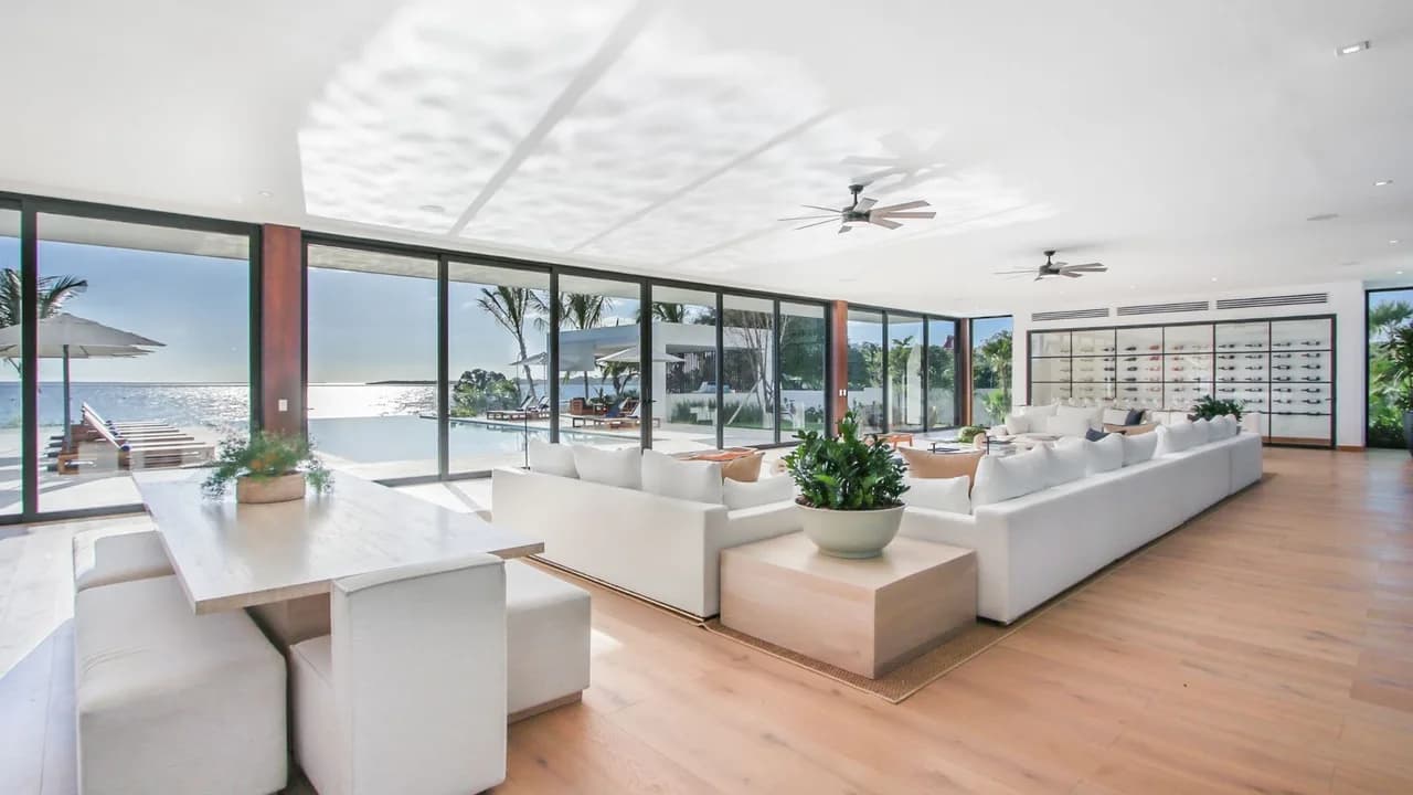 Oceanview Entertaining in Coastal Villa photo 2