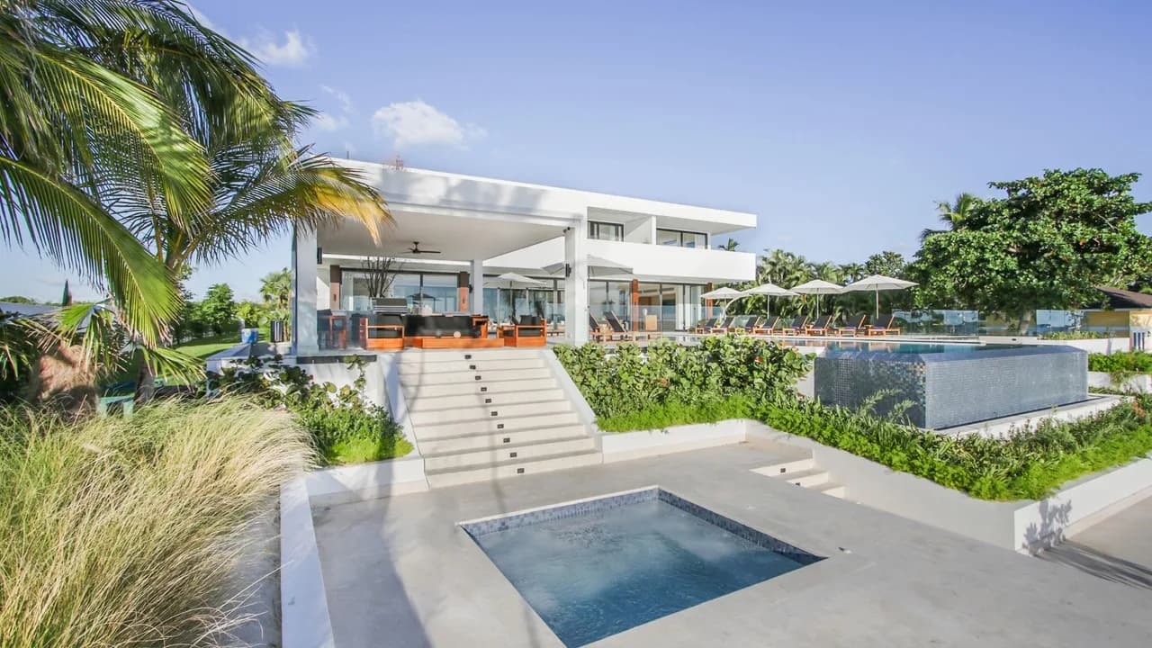 Oceanview Entertaining in Coastal Villa photo 4