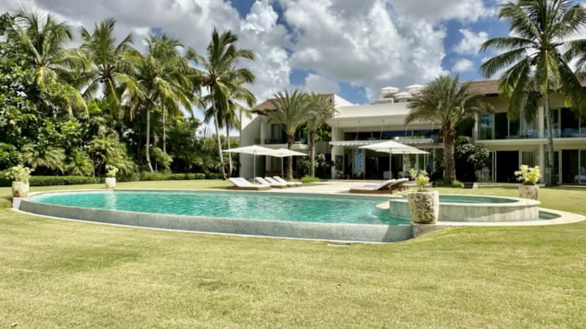 Caribbean Retreat With Designer Interiors