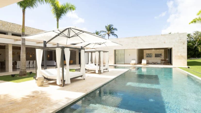 Six-Bedroom Oceanfront Dream Retreat