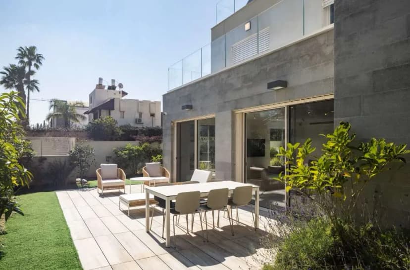 Seaside Serenity Retreat in Herzliya