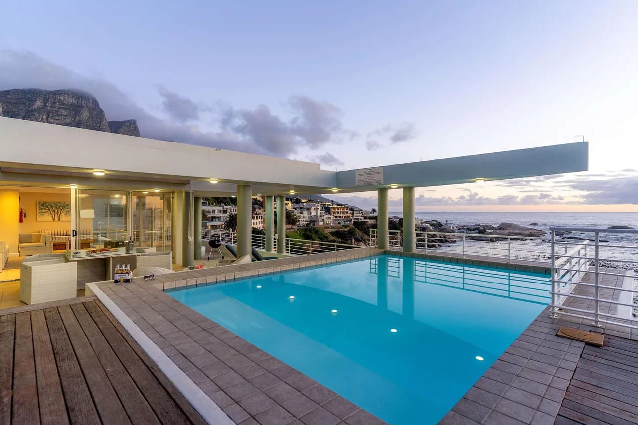 Beachfront Penthouse with Ocean Views in Cape Town photo 2