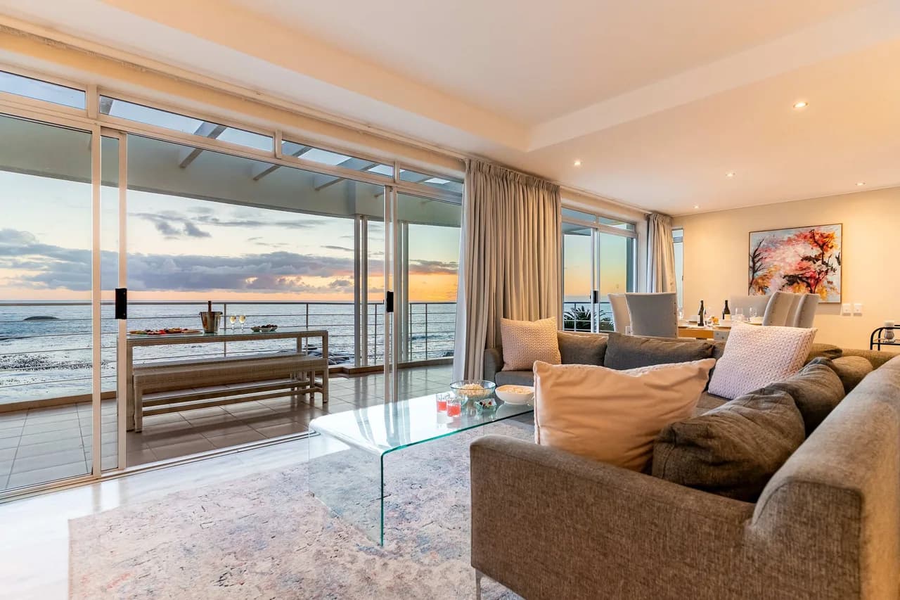 Beachfront Penthouse with Ocean Views in Cape Town photo 4