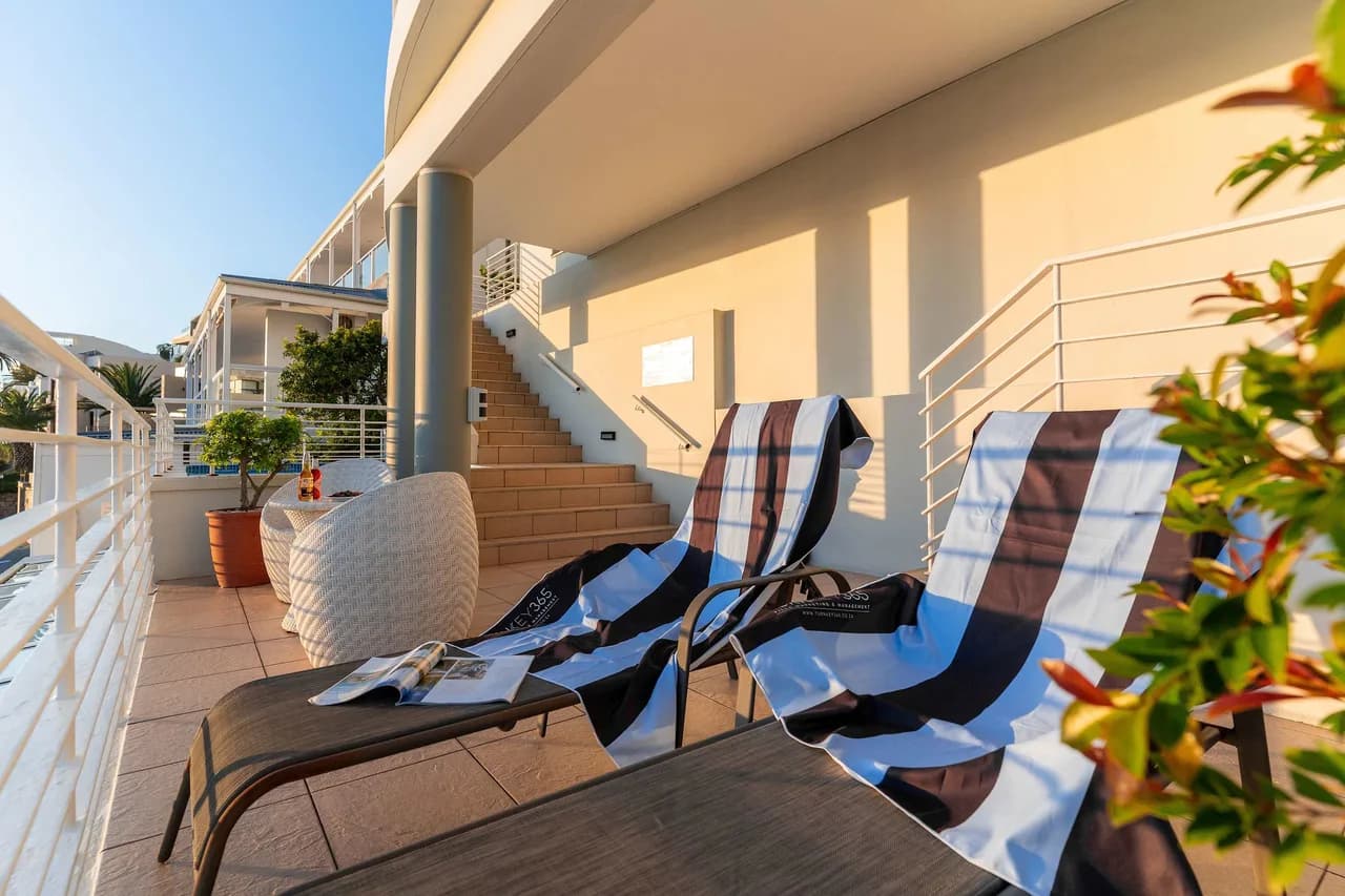 Beachfront Seven Bedroom Villa in Camps Bay photo 4