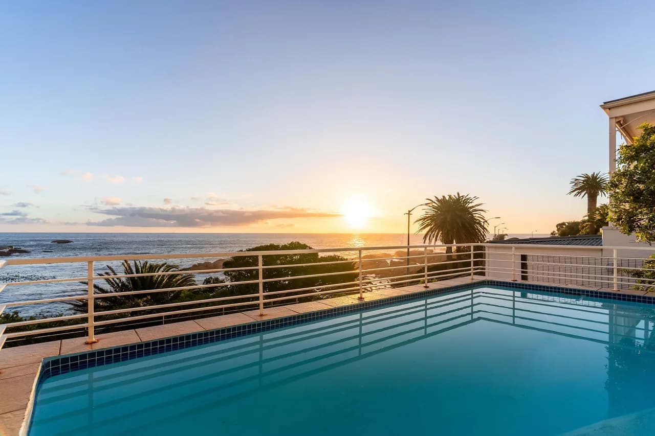 Beachfront Seven Bedroom Villa in Camps Bay photo 5
