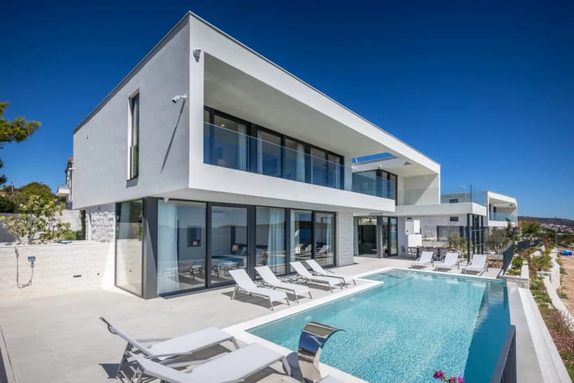 Modern Coastal Villa with Five Bedrooms