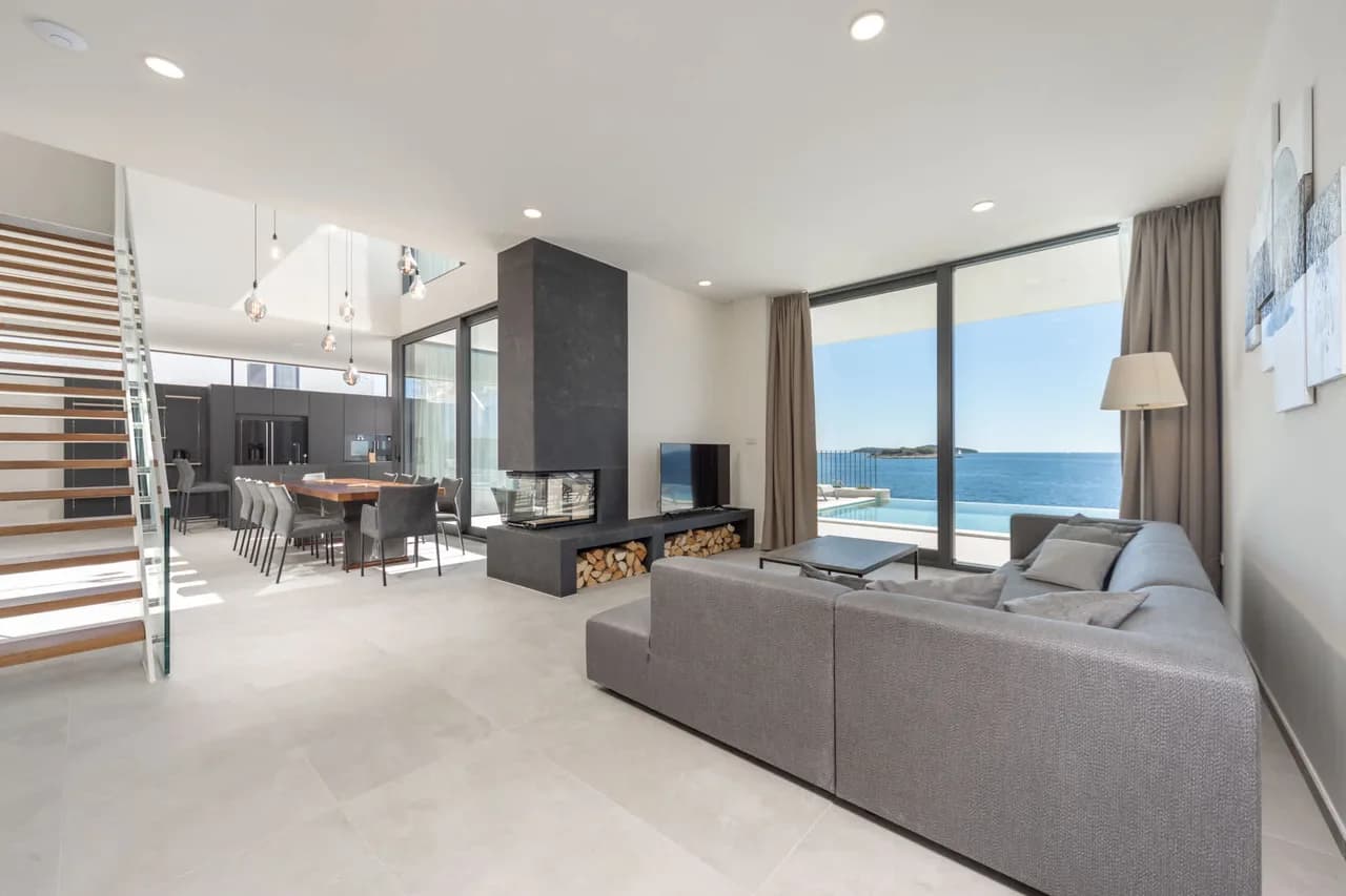 Modern Coastal Villa with Five Bedrooms photo 2