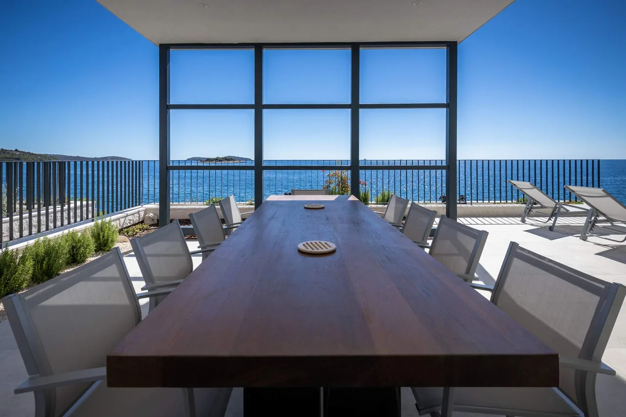 Modern Coastal Villa with Five Bedrooms photo 4