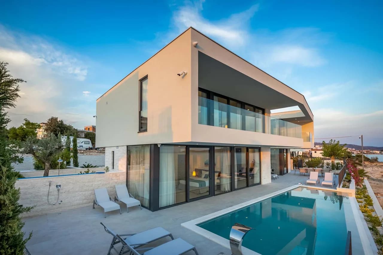 Contemporary Villa with Luxury Amenities