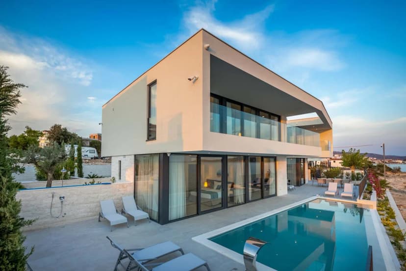Contemporary Villa with Luxury Amenities