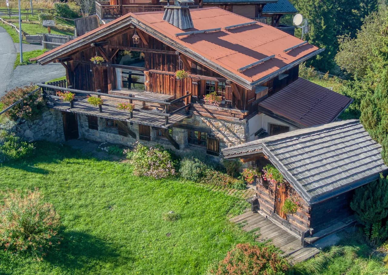 Beautiful 4BR Getaway Near Mont-Blanc