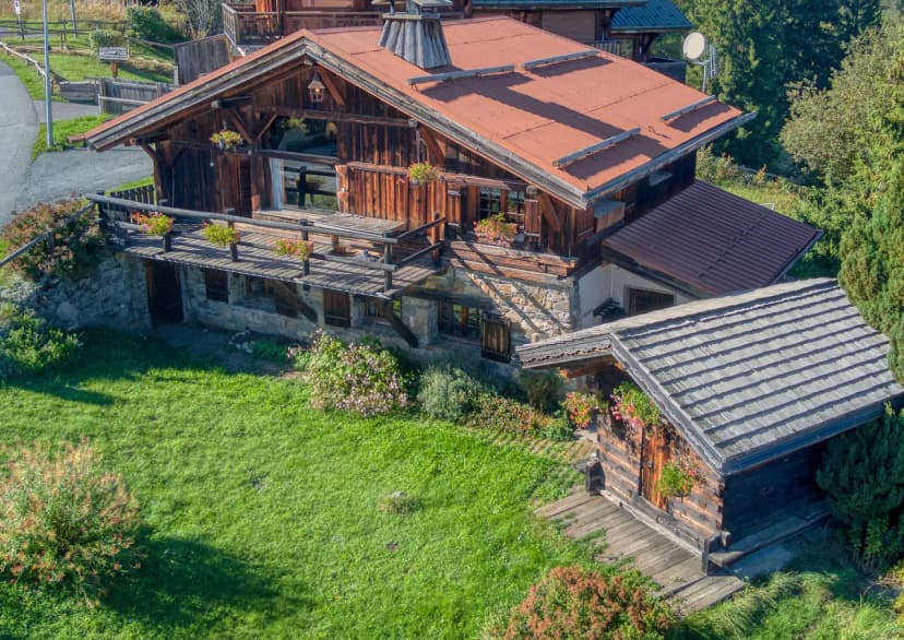 Beautiful 4BR Getaway Near Mont-Blanc