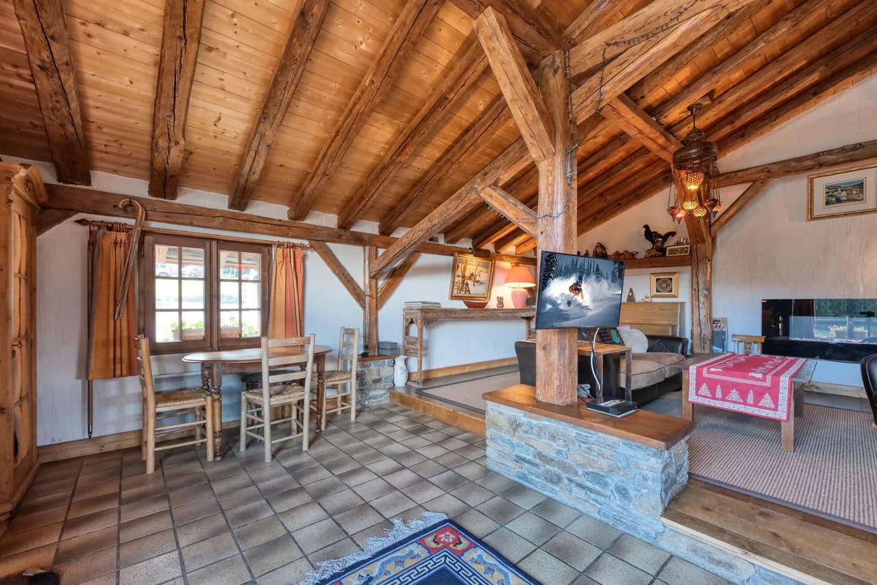Beautiful 4BR Getaway Near Mont-Blanc photo 5