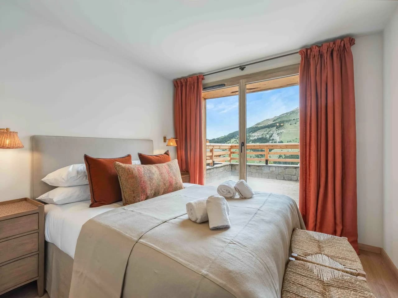 Cozy Alpine Escape With Mountain Views photo 3