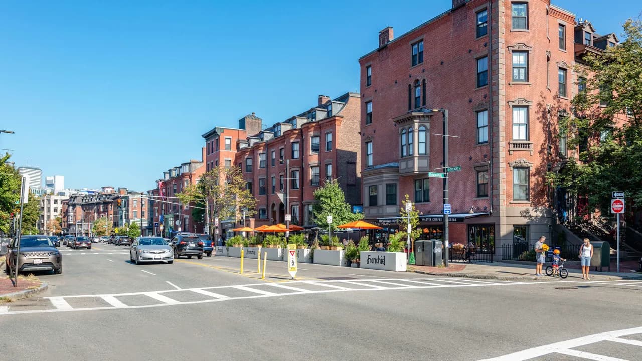 Family-Friendly Two Bedroom Apartment in Boston Area photo 2