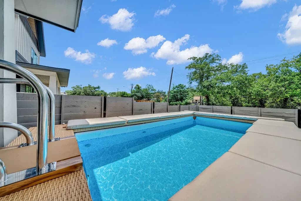 Two Pool Villa Near Downtown Austin photo 2